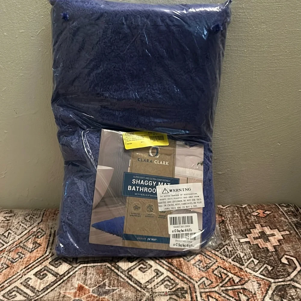 NWT Clara Clark bath mat